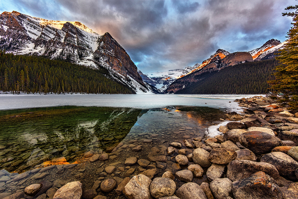 Sunrise at Lake Louise, Banff National Park / Rebecca Latson
