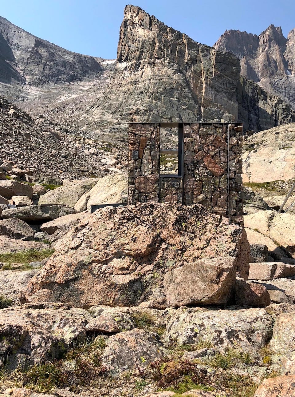 The latrines blend into the surrounding landscape high above sea level/Erik Sommerfeld