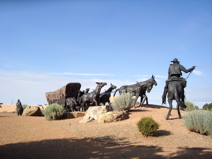 In Santa Fe you can find a sculpture recalling the settlers who followed the Old Spanish Trail / NPS