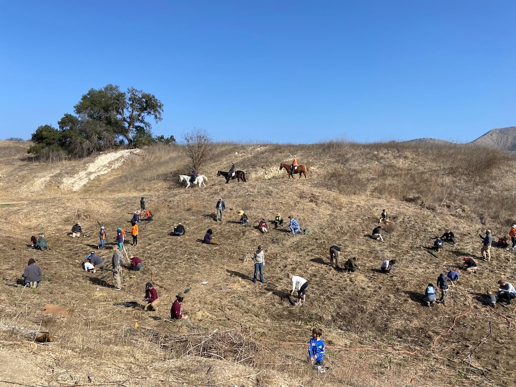 Restoration planting event at Santa Monica Mountains National Recreation Area/NPS Restoration planting event at Santa Monica Mountains National Recreation Area