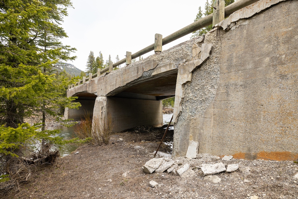 Northeast Entrance Road bridge with spalling concrete NPS / Jacob W. Frank Northeast Entrance Road bridge with spalling concrete NPS / Jacob W. Frank