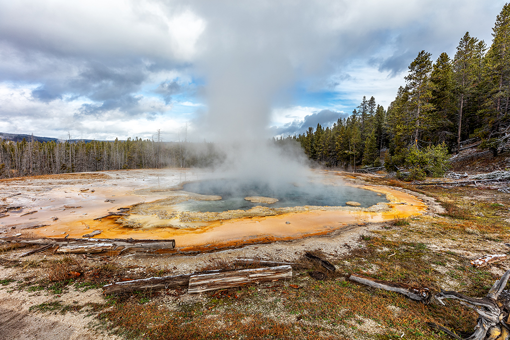Solitary Geyser, Yellowstone National Park / Rebecca Latson