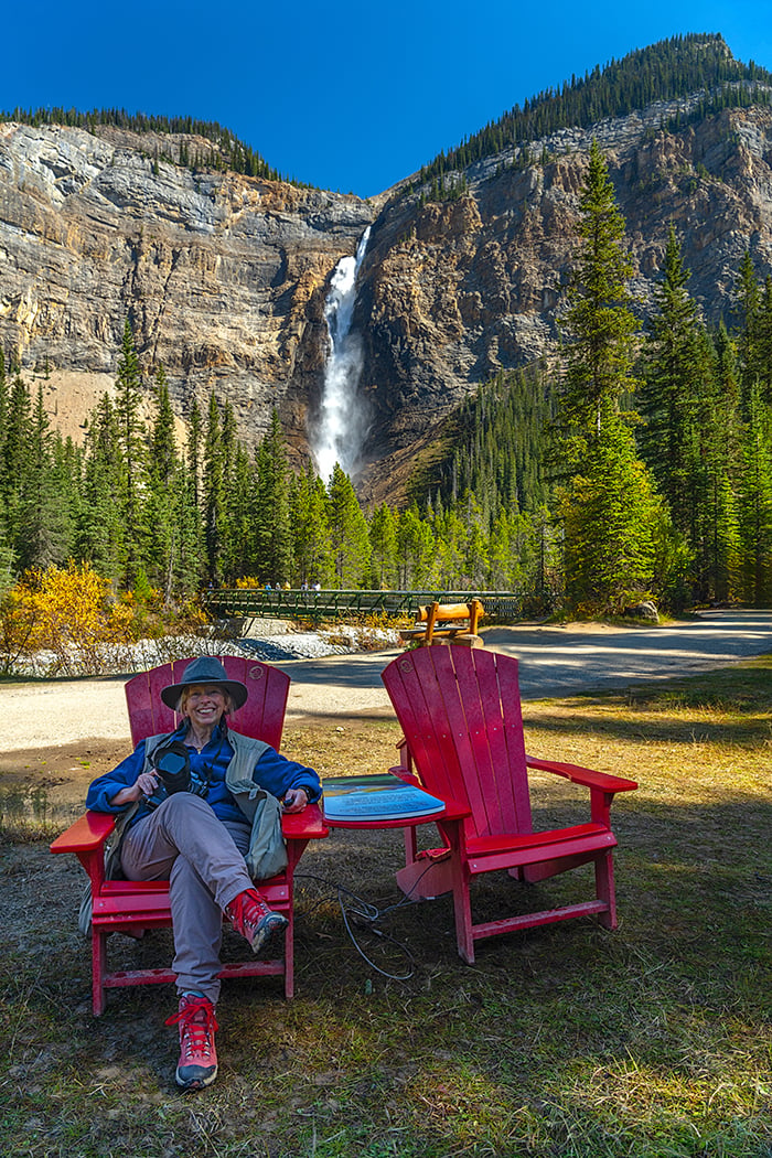 Becky's red chair moment at Takakkaw Falls, Yoho National Park / Rebecca Latson Becky's red chair moment at Takakkaw Falls, Yoho National Park / Rebecca Latson