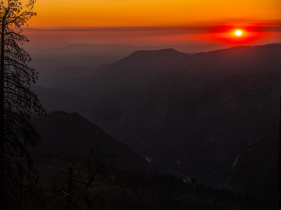 A Yosemite summer sunset, Yosemite National Park / Rebecca Latson A Yosemite summer sunset, Yosemite National Park / Rebecca Latson