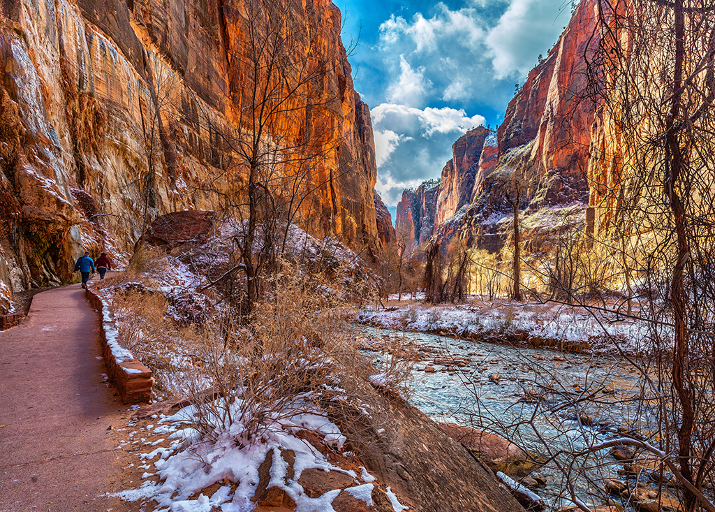 Visitors enjoying the Riverside Walk Trail, Zion National Park / Rebecca Latson