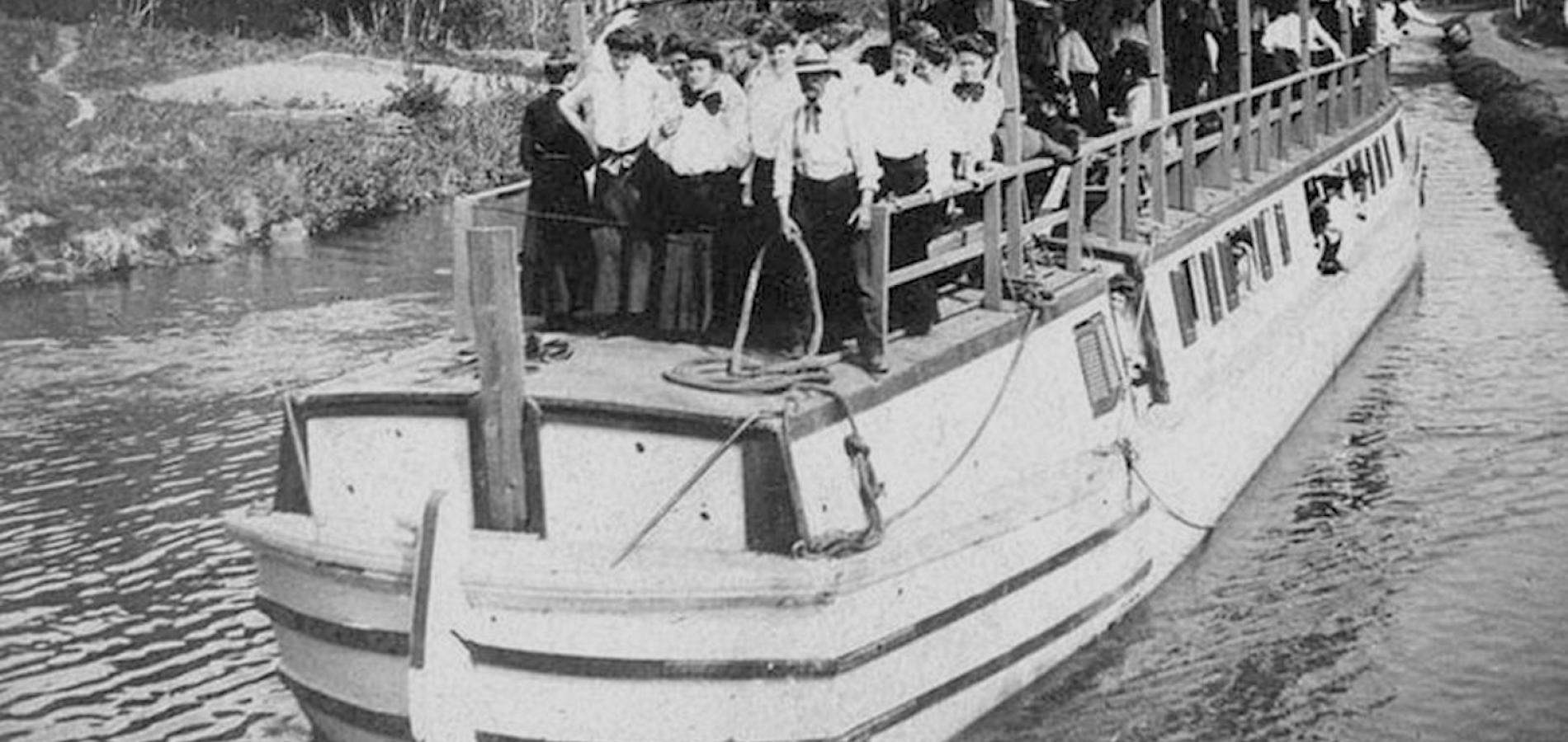A packet boat on the Chesapeake and Ohio Canal/NPS archives A packet boat on the Chesapeake and Ohio Canal/NPS archives