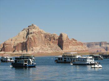 Boats on Lake Powell; 'lazytom' photo.
