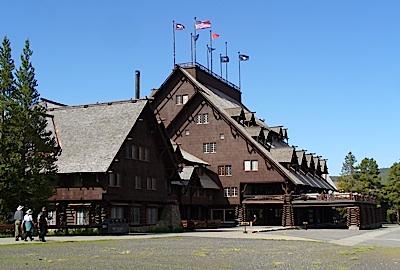 Old Faithful Inn, Yellowstone National Park/David and Kay Scott