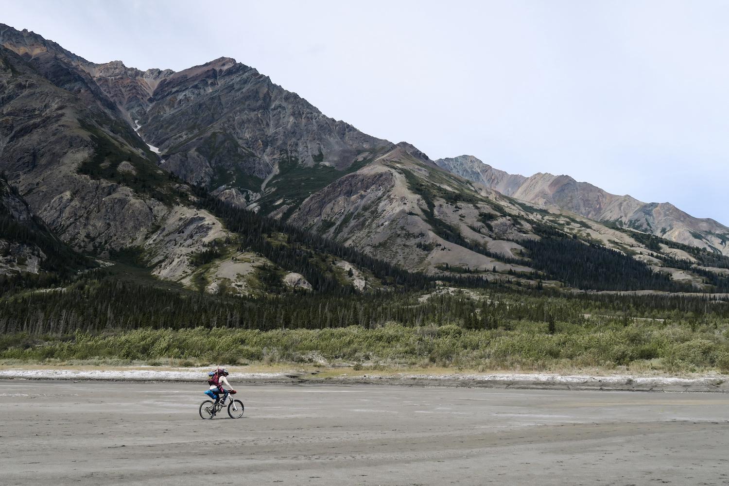Cycling ’Ä’äy Chù and its dried floodplain. 