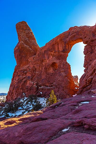 Afternoon sunlight through Turret Arch, Arches National Park / Rebecca Latson