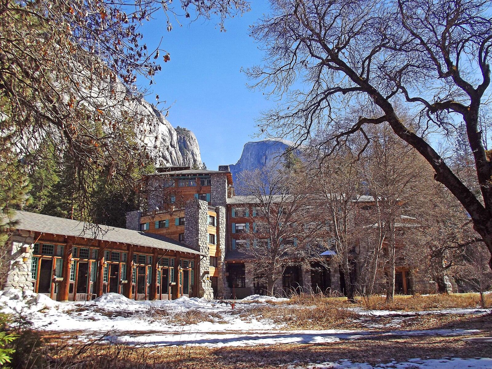Ahwahnee Hotel / Wikipedia
