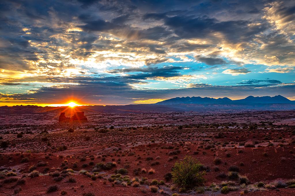 Capturing the colors of sunrise at the La Sal Mountains view area, Arches National Park / Rebecca Latson