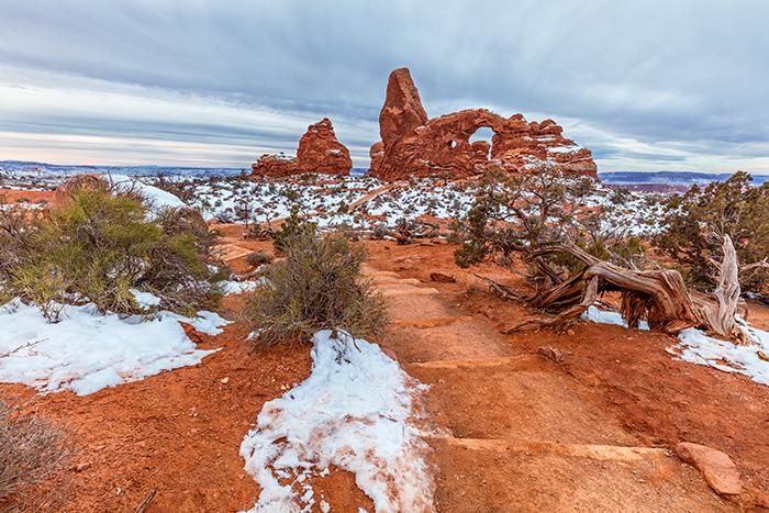 The trail leading to Turret Arch, Arches National Park / Rebecca Latson