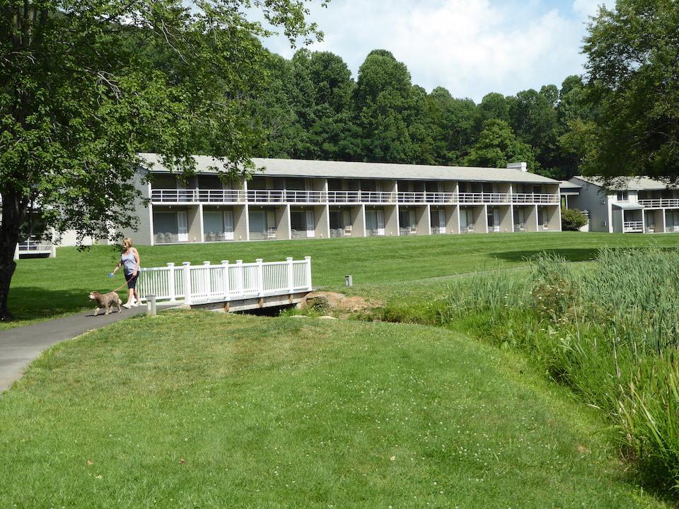Peaks of Otter Lodge, Blue Ridge Parkway/David and Kay Scott Peaks of Otter Lodge, Blue Ridge Parkway/David and Kay Scott