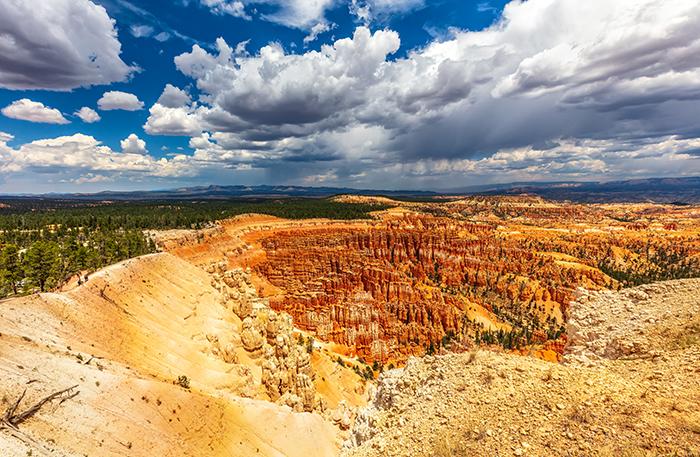 A wide-angle view at Inspiration Point, Bryce Canyon National Park / Rebecca Latson