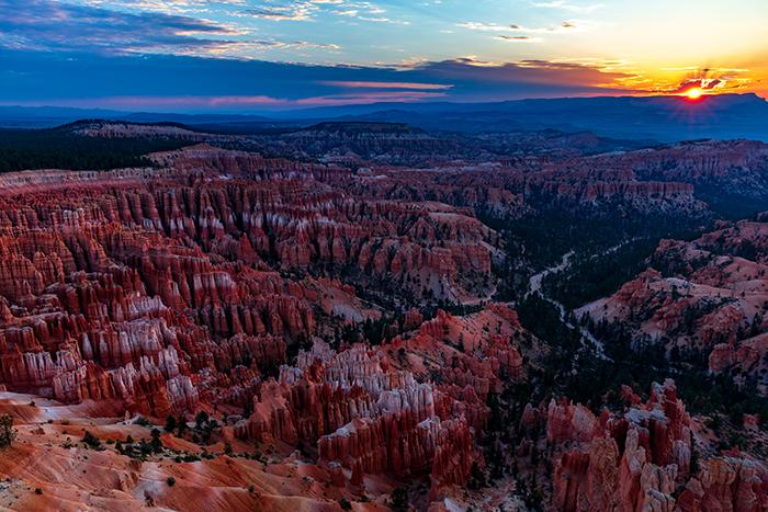 Sunrise seen from Upper Inspiration Point, Bryce Canyon National Park / Rebecca Latson