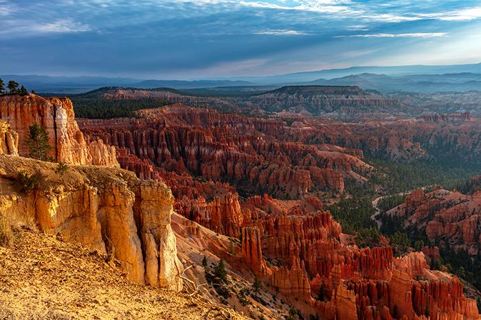 A Rim Trail view of the scenery between Inspiration and Bryce Points, Bryce Canyon National Park / Rebecca Latson