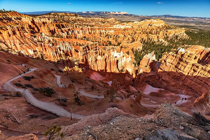 An afternoon view of the Navajo Loop trail from Sunset Point, Bryce Canyon National Park / Rebecca Latson