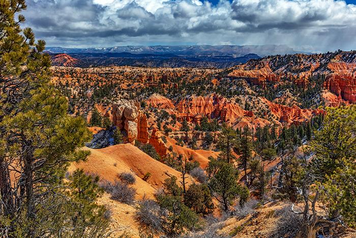 The colors of Fairyland Canyon scenery, Bryce Canyon National Park / Rebecca Latson