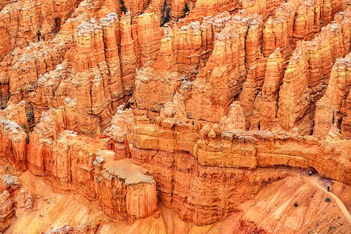 Hiking among the geology at Bryce Point, Bryce Canyon National Park / Rebecca Latson