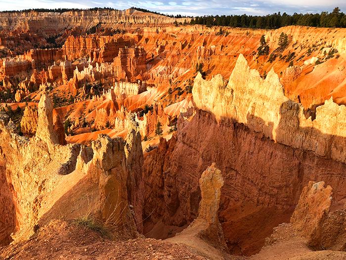 An early morning scene along the Queens Garden Trail, Bryce Canyon National Park / Rebecca Latson