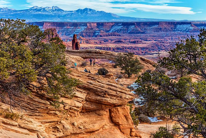 Overlooking a busy Mesa Arch, Canyonlands National Park / Rebecca Latson