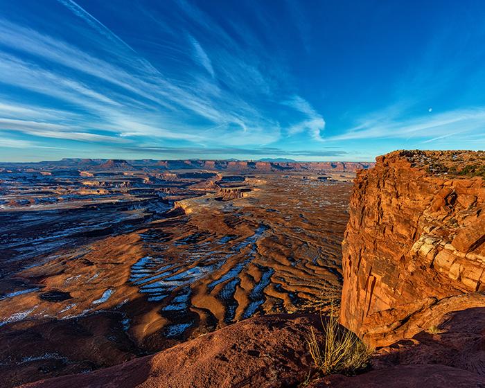 Sunrise and moonset over the Green River Overlook, Canyonlands National Park / Rebecca Latson
