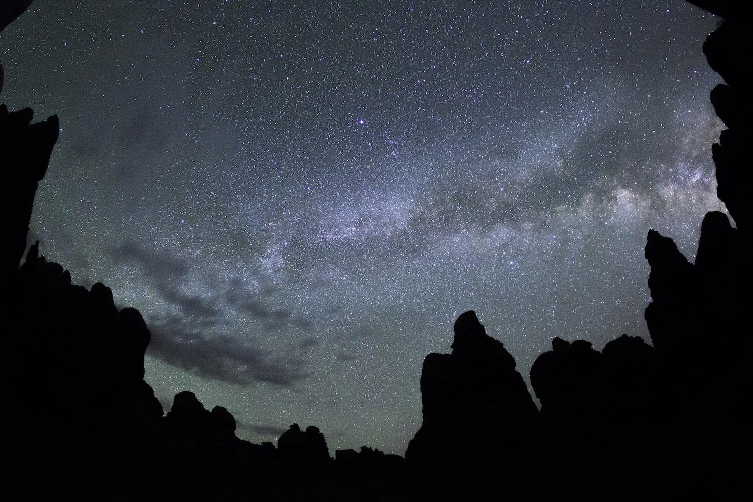 Milky Way over Canyonlands National Park/pixy.org
