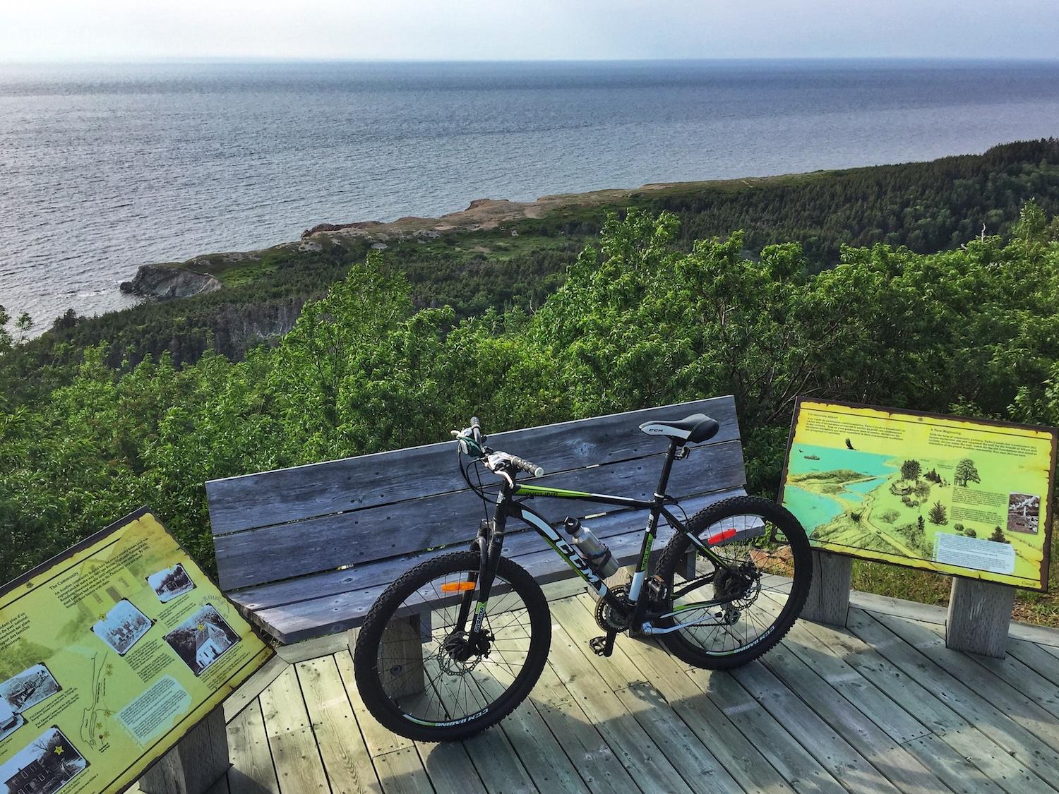 Scenic views from the lookout on Le Vieux Chemin Du Cap-Rouge Trail.