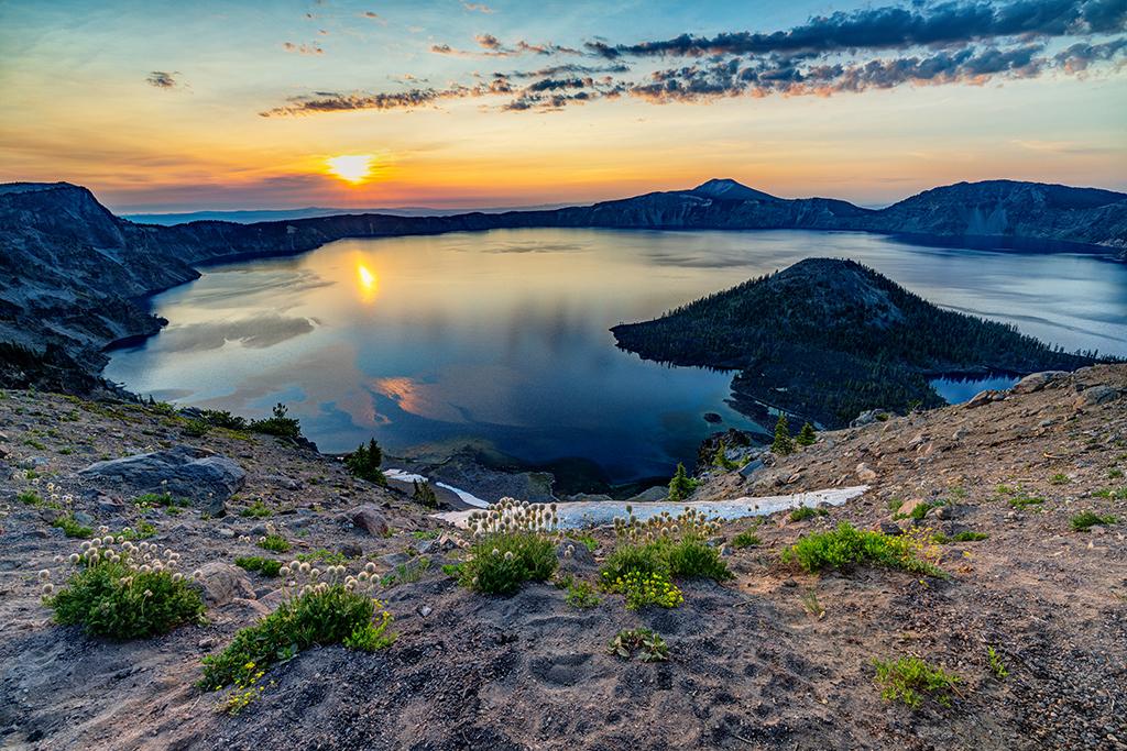 Sunrise seen from Watchman Overlook, Crater Lake National Park / Rebecca Latson
