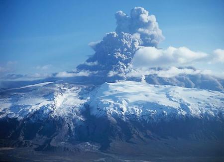 Photograph of the 2010 eruption from the summit of Eyjafjallajökull from the north looking to the south across the Gígjökull outlet glacier, its "missing" proglacial (ice-margin) lake caused by the jökulhlaup that filled in the lake. Photo by Oddur Sigurð