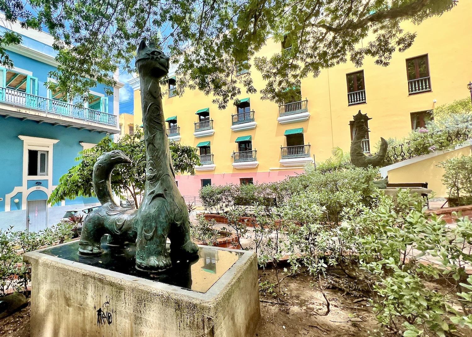 Gato Girafo, a 2000 bronze by Jorge Zeno, can be found in a small Old San Juan park not far from the San Juan Gate and Paseo del Morro where somewhere between 100 and 200 cats live.