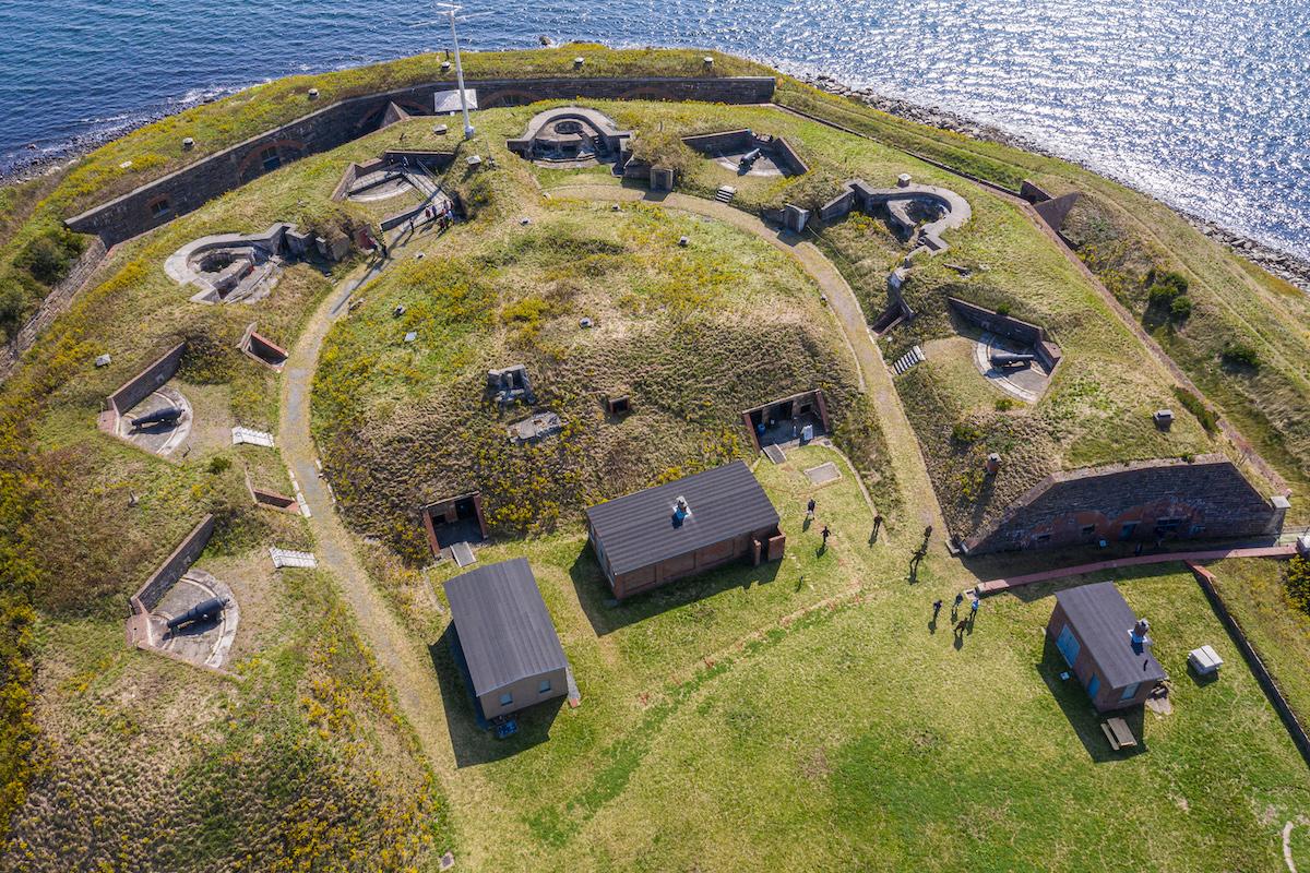 The upper battery. armed with guns protect the parade square and tunnel entrances.