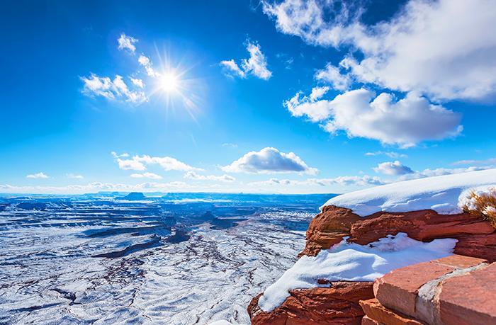 Snow day at the Green River Overlook, Canyonlands National Park / Rebecca Latson
