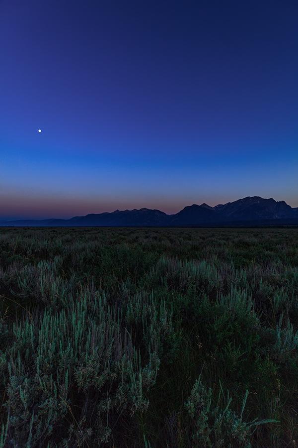 Dawn over the mountains, Grand Teton National Park / Rebecca Latson