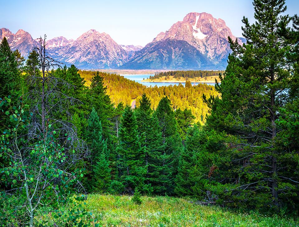 A Signal Mountain summit view of the Tetons, Grand Teton National Park / Rebecca Latson A Signal Mountain summit view of the Tetons, Grand Teton National Park / Rebecca Latson