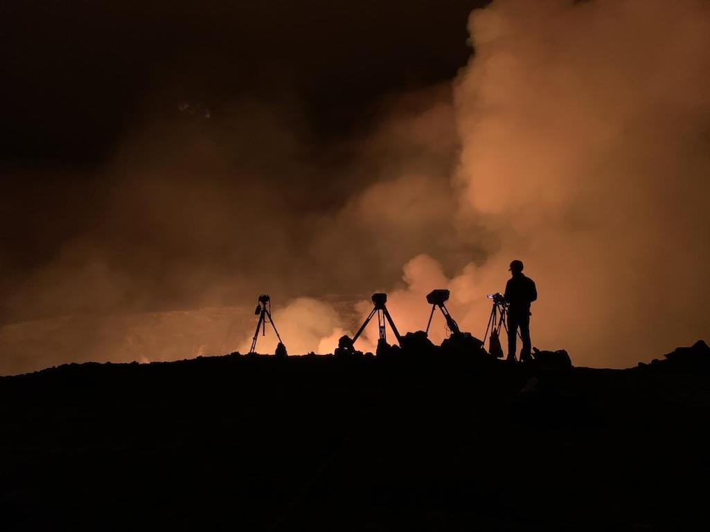 Kīlauea volcano is erupting. With the summit eruption continuing through the night, HVO scientists monitor the eruption for changes in activity and volcanic hazards. High levels of volcanic gases are the primary hazard of concern, as this hazard can have 
