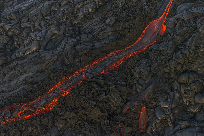 A ribbon of lava, Hawai'i Volcanoes National Park / Rebecca Latson A ribbon of lava, Hawai'i Volcanoes National Park / Rebecca Latson