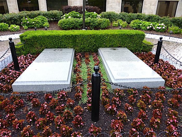 Truman gravesite/David and Kay Scott