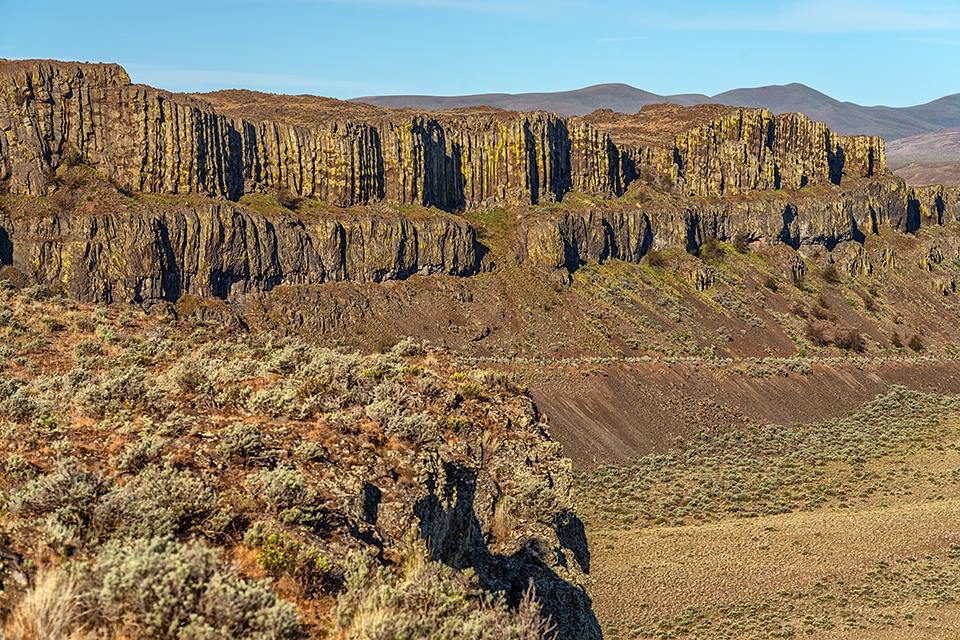 "Crinkle-cut French fry" columnar basalts in Frenchman Coulee, Ice Age Floods National Geologic Trail / Rebecca Latson