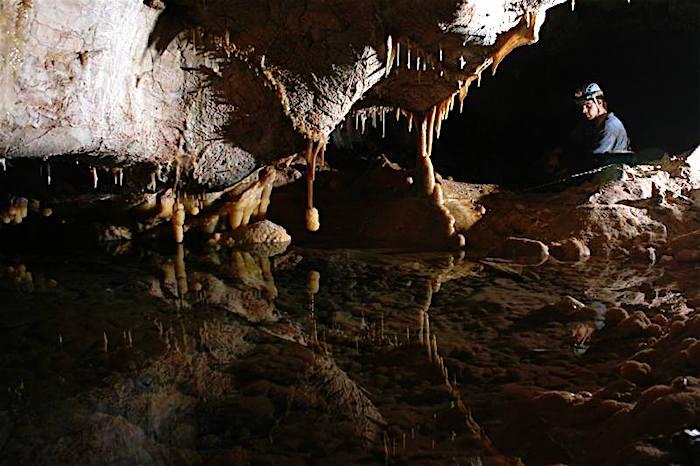New lakes, passageways, found in Jewel Cave National Monument/NPS