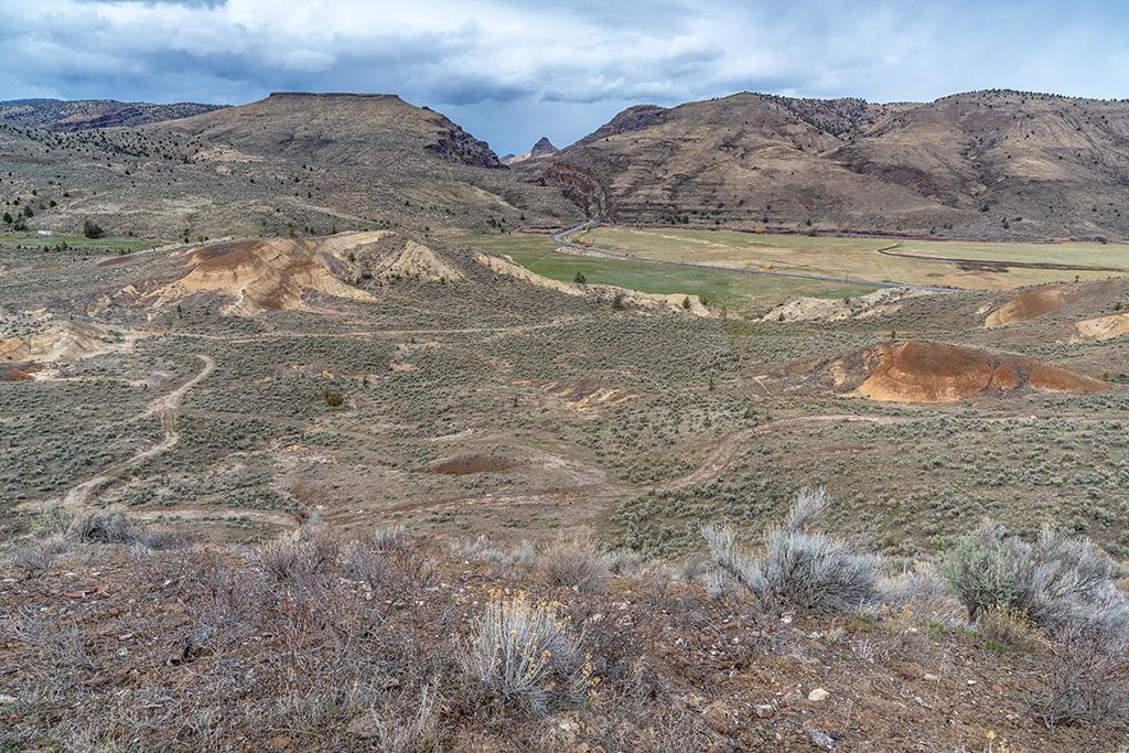 Picture Gorge and Upper John Day Valley seen from the Mascall Overlook, Sheep Rock Unit, John Day Fossil Beds National Monument / Rebecca Latson