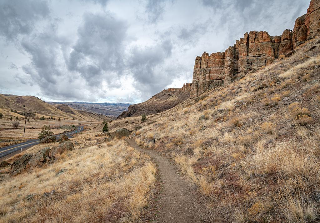 Walking along the Geologic Time Trail, Clarno Unit, John Day Fossil Beds National Monument / Rebecca Latson