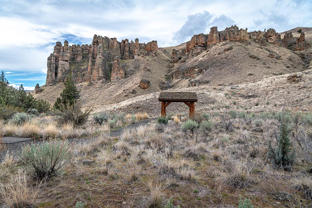 A view of the Palisades from the picnic area, Clarno Unit, John Day Fossil Beds National Monument / Rebecca Latson