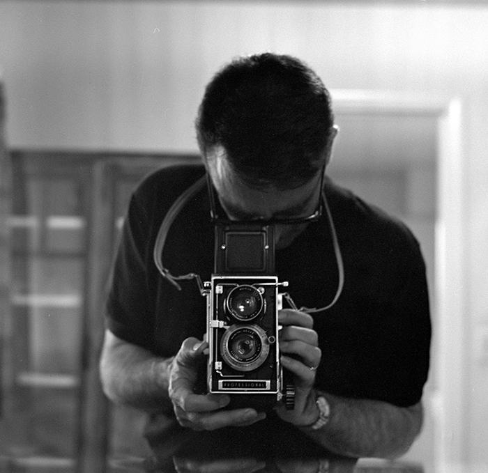 The Photographer Himself - A Self Portrait / John Latson