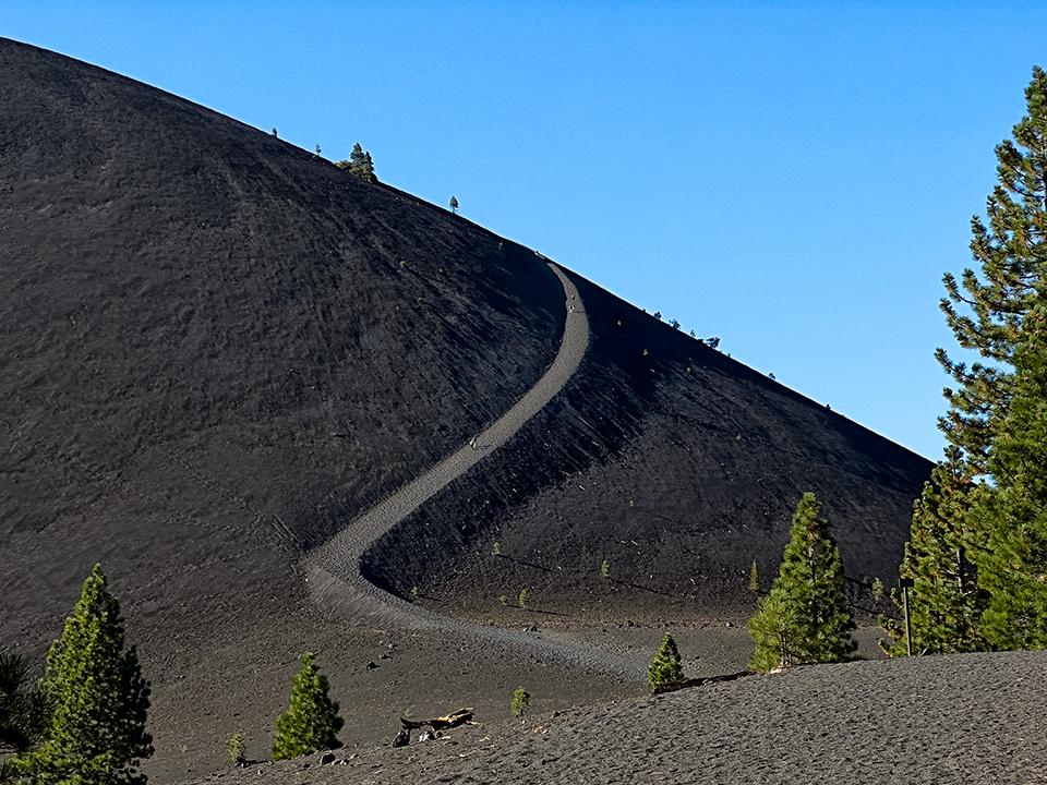 Hiking the Cinder Cone Trail, Lassen Volcanic National Park / Rebecca Latson