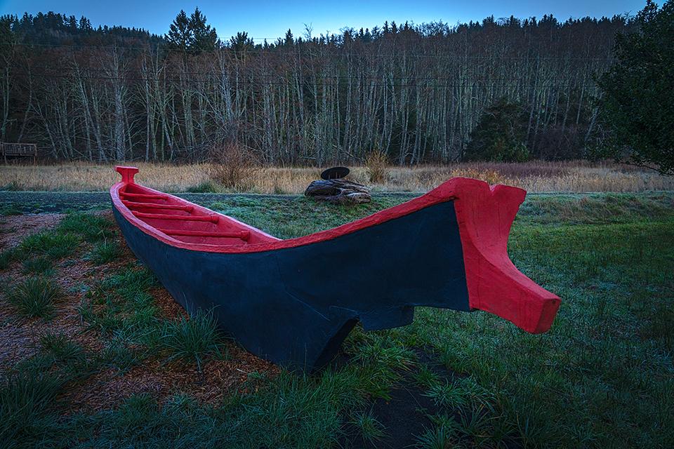 A Chinookan canoe at Middle Village/Station Camp, Louis and Clark National Historic Trail / Rebecca Latson