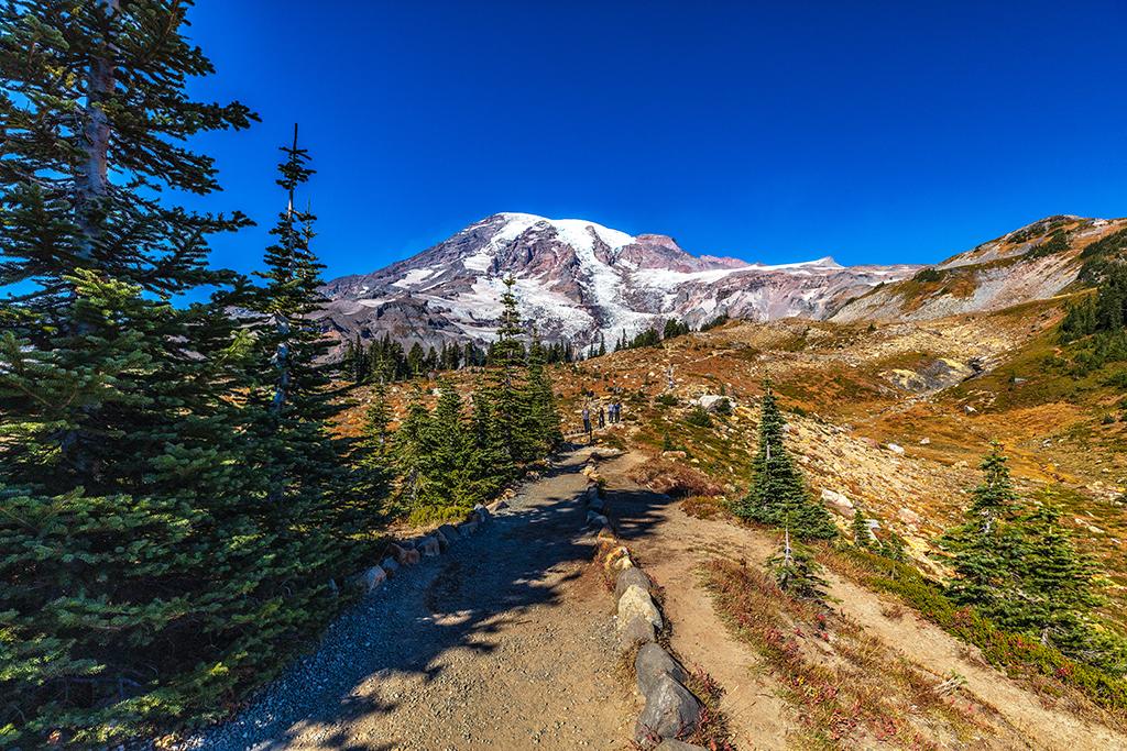 Hiking the Skyline Trail, Mount Rainier National Park / Rebecca Latson Hiking the Skyline Trail, Mount Rainier National Park / Rebecca Latson