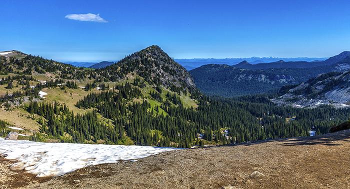A Sourdough Ridge Trail panorama, Mount Rainier National Park / Rebecca Latson