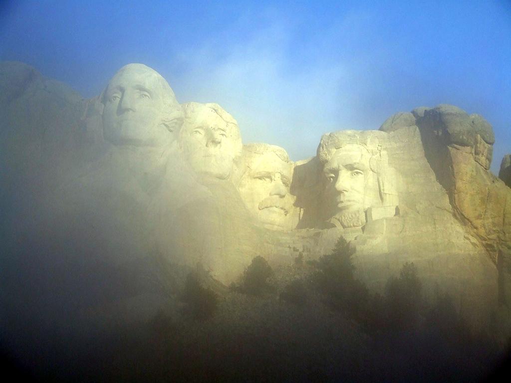 Faces in the fog, Mount Rushmore National Memorial / National Park Service